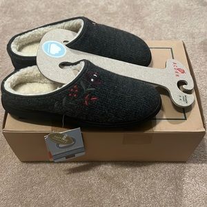 NWT Embroidered Cloud Cushion Acorn Slippers